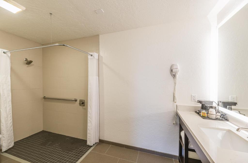 Popular attractions Area Nearby Property